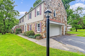 5 Glencrest Blvd, New Hartford, NY 13413