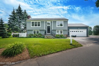 47 Cognewaugh Rd, Cos Cob, CT 06807