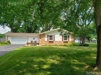 2054 Sandy Ln, Lima, OH 45806