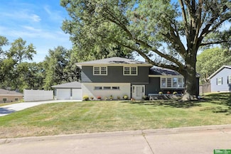 2132 S 108th St, Omaha, NE 68144