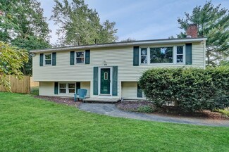 36 Oakland Rd, Pepperell, MA 01463