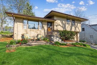 945 65th St, Windsor Heights, IA 50324