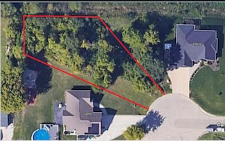 10046 Camelot Dr, Racine, WI 53406