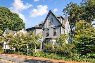 74 Buckingham St Unit A, Cambridge, MA 02138