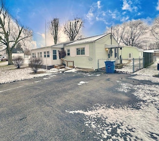 911 E North St E, Gas City, IN 46933