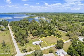 222 Perry St, Pomona Park, FL 32181