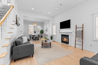 40 Pleasant St Unit 40, Newton Center, MA 02459