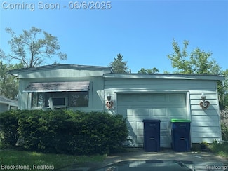 213 E Oak St, Saint Charles, MI 48655