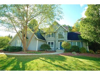 1055 Cambridge Ct NE, Warren, OH 44484