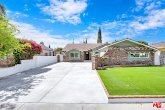18800 Cohasset St, Reseda, CA 91335