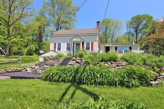 49 Main Rd, Lee, MA 01238
