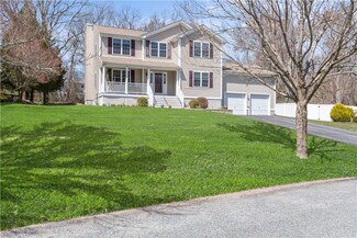 128 Birchwood Dr, Wakefield, RI 02879