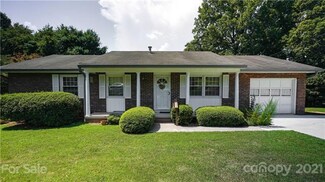 34 Fieldcrest Rd, Arden, NC 28704