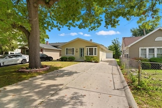 1525 Woodbine Dr, Round Lake Beach, IL 60073