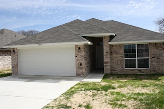 1021 Hooks St, Lacy Lakeview, TX 76705