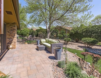7070 Robinwood Trail, Woodbury, MN 55125