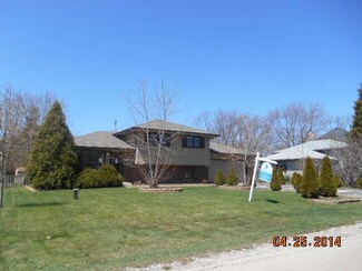 1N046 Purnell St, Carol Stream, IL 60188