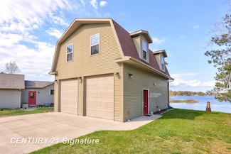730 S Point Rd, Gladwin, MI 48624