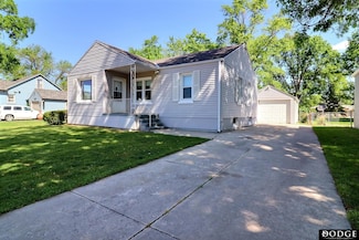 828 E 15th St, Fremont, NE 68025
