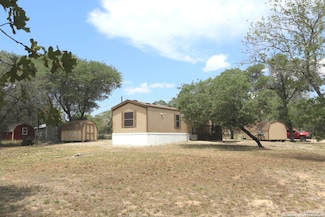 337 Lost Springs Dr, Floresville, TX 78114