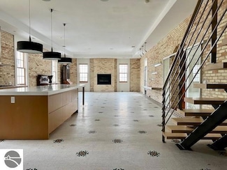 800 Cottageview Dr Unit 319, Traverse City, MI 49684