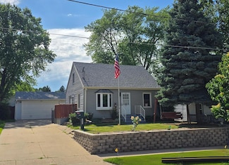 940 Harding Ave, Waukesha, WI 53186