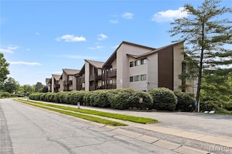 1465 Heritage Landing Unit 404, Saint Charles, MO 63303