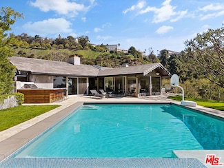 1255 N Bundy Dr, Los Angeles, CA 90049