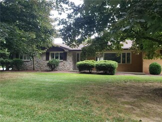 6220 Hilltop Rd, Orefield, PA 18069