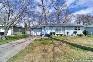 1760 Leif Ave, Norton Shores, MI 49441