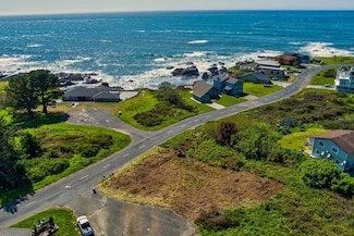 974 Lower Pacific Dr, Shelter Cove, CA 95589