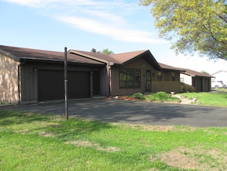 5979 Vesper Dr, South Beloit, IL 61080