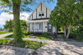 87 14th Ave SW, Cedar Rapids, IA 52404