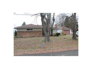915 Linden Ave, Masury, OH 44438