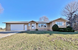 704 Highland St, Rolette, ND 58366