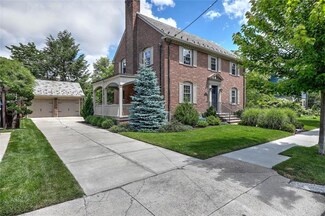 120 Woodbury St, Providence, RI 02906