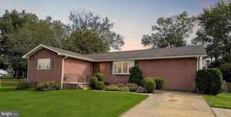 24 Carl Sandburg Dr, Trenton, NJ 08690