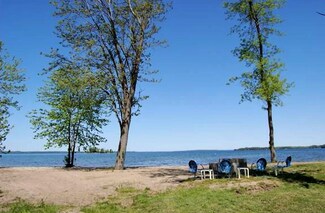 1 Angelbay Ln, Grand Isle, VT 05458