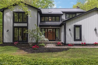 17130 Abbey Rd, Chagrin Falls, OH 44023