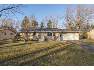 683 Tanglewood Dr, Saint Paul, MN 55126