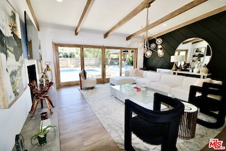 24221 Aetna St, Woodland Hills, CA 91367