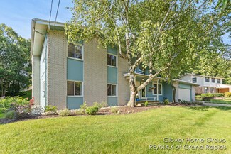2854 Manitou Dr NE, Grand Rapids, MI 49525