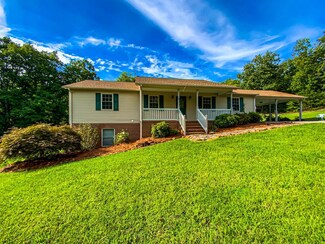 201 David Giles Ln, Blairs, VA 24527