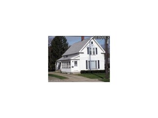 215 N Chestnut St, Jefferson, OH 44047