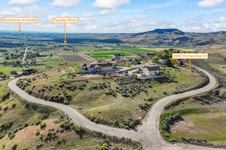 2044 Horseshoe Dr, Emmett, ID 83617
