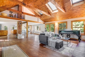 375 Candia Rd, Chester, NH 03036