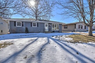 29 Ridge Dr, Decatur, IL 62521
