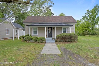 606 Jenkins Ave, Maysville, NC 28555