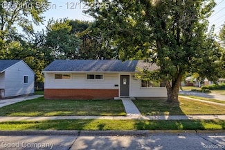 21900 Eastwood St, Oak Park, MI 48237