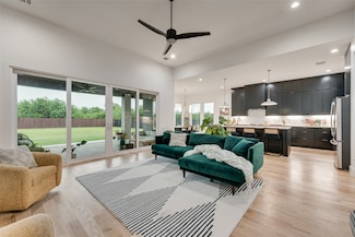 418 Whispering Way, Red Oak, TX 75154